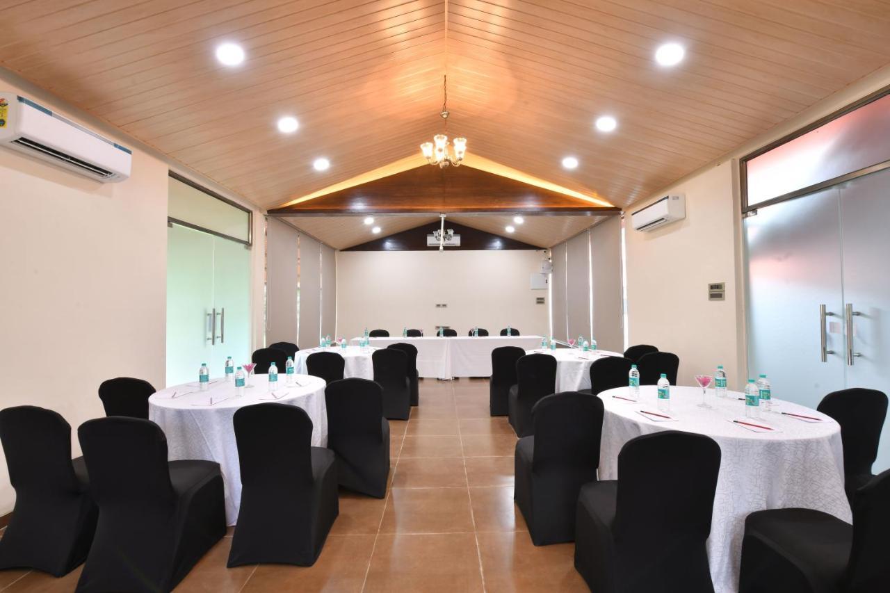 Arova Woods Zinc Journey By The Fern, Lonavala Hotel Ngoại thất bức ảnh