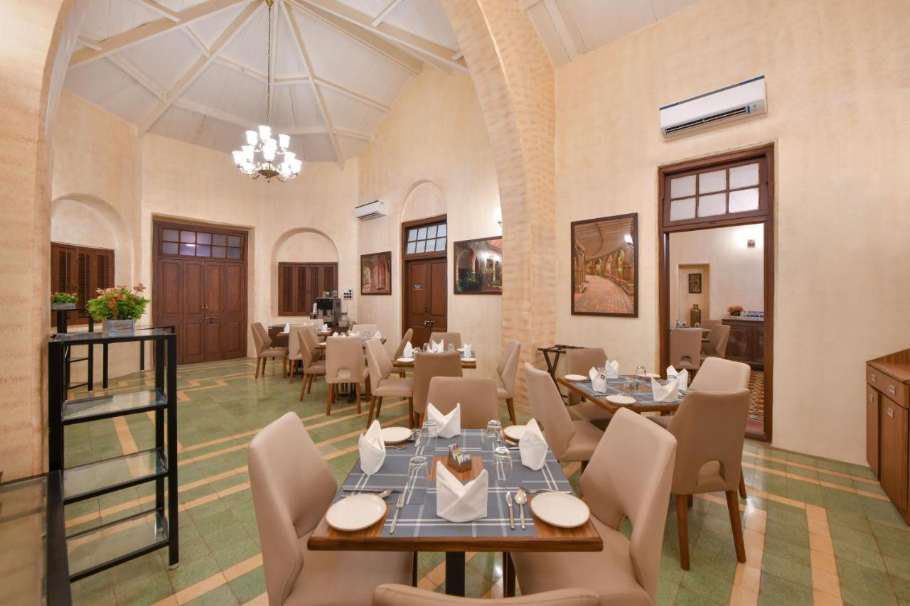 Arova Woods Zinc Journey By The Fern, Lonavala Hotel Ngoại thất bức ảnh